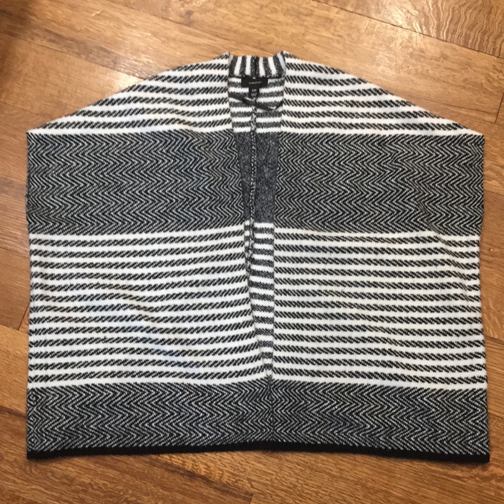 Atmosphere Sweater Shawl size S/M